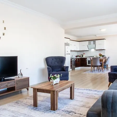 Sea View Retreat With Balcony 1 Min To Апартаменты