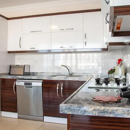 Sea View Retreat With Balcony 1 Min To Апартаменты