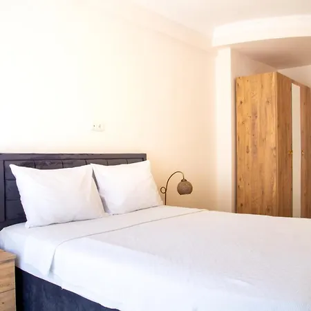 Sea View Retreat With Balcony 1 Min To