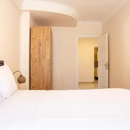 Sea View Retreat With Balcony 1 Min To Апартаменты *