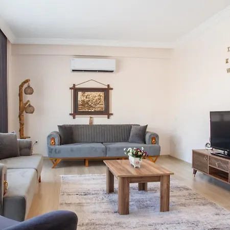 Sea View Retreat With Balcony 1 Min To Апартаменты