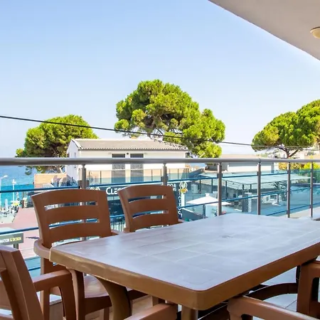 Sea View Retreat With Balcony 1 Min To Апартаменты Кушадасы