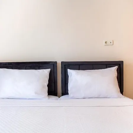 Апартаменты Sea View Retreat With Balcony 1 Min To Кушадасы