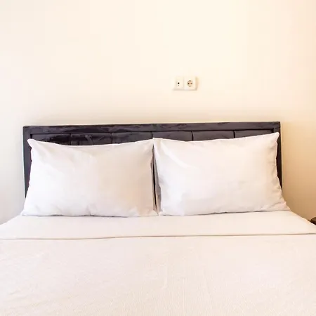 Sea View Retreat With Balcony 1 Min To