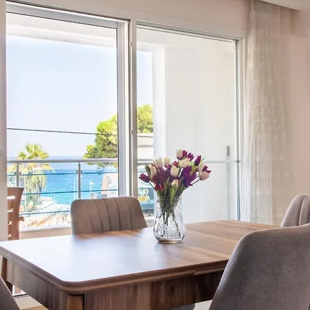 Sea View Retreat With Balcony 1 Min To * Кушадасы