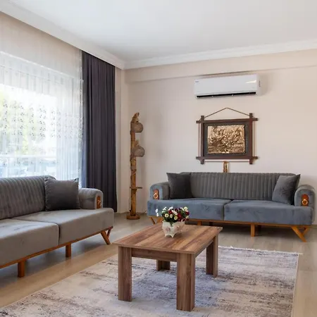 Sea View Retreat With Balcony 1 Min To Апартаменты